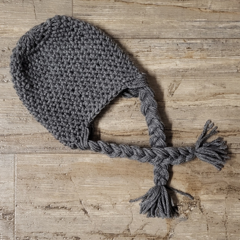 Grey hat with braids, preemie baby size, preemie photography 📸